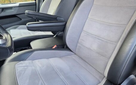 Volkswagen Multivan T6 рестайлинг, 2021 год, 4 600 000 рублей, 19 фотография