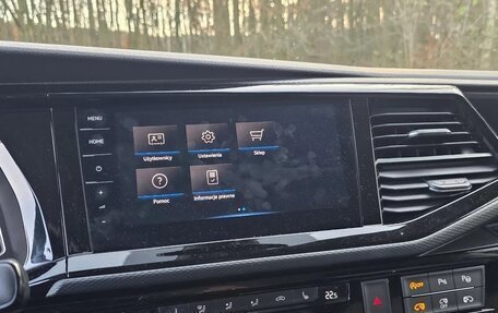 Volkswagen Multivan T6 рестайлинг, 2021 год, 4 600 000 рублей, 28 фотография