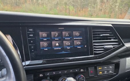 Volkswagen Multivan T6 рестайлинг, 2021 год, 4 600 000 рублей, 25 фотография