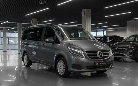 Mercedes-Benz V-Класс, 2017 год, 3 280 000 рублей, 2 фотография