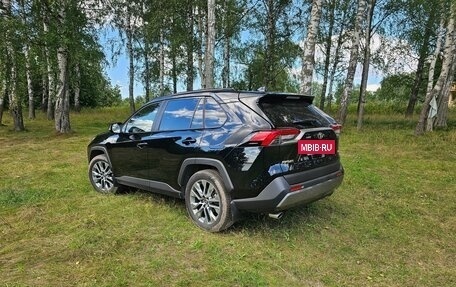 Toyota RAV4, 2021 год, 3 700 000 рублей, 6 фотография