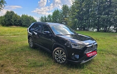 Toyota RAV4, 2021 год, 3 700 000 рублей, 9 фотография