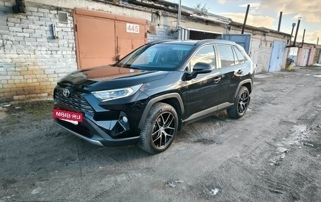 Toyota RAV4, 2021 год, 3 700 000 рублей, 12 фотография