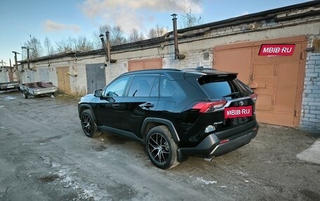 Toyota RAV4, 2021 год, 3 700 000 рублей, 10 фотография