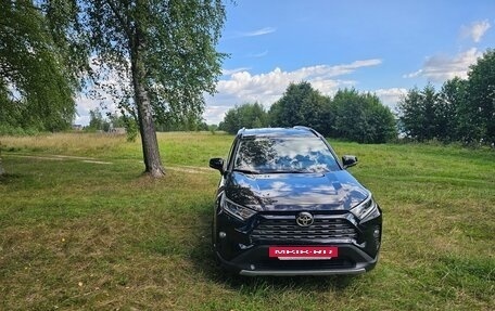 Toyota RAV4, 2021 год, 3 700 000 рублей, 2 фотография