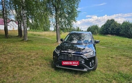 Toyota RAV4, 2021 год, 3 700 000 рублей, 3 фотография