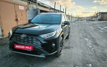 Toyota RAV4, 2021 год, 3 700 000 рублей, 13 фотография