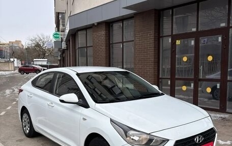 Hyundai Solaris II рестайлинг, 2018 год, 1 050 000 рублей, 5 фотография