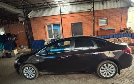 Opel Astra J, 2013 год, 900 000 рублей, 2 фотография