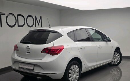 Opel Astra J, 2013 год, 990 000 рублей, 3 фотография