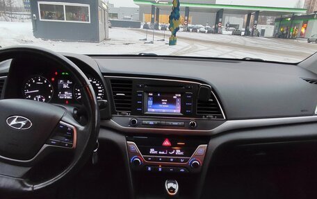 Hyundai Elantra VI рестайлинг, 2018 год, 1 400 000 рублей, 7 фотография