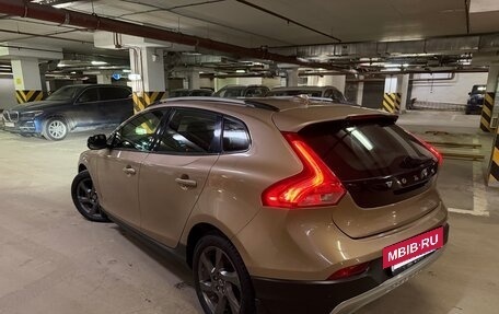 Volvo V40 Cross Country I, 2014 год, 1 600 000 рублей, 4 фотография