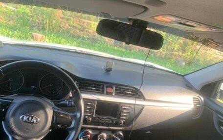 KIA Rio IV, 2018 год, 1 100 000 рублей, 3 фотография