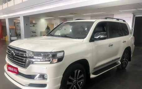 Toyota Land Cruiser 200, 2018 год, 8 750 000 рублей, 2 фотография