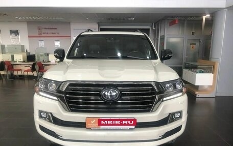 Toyota Land Cruiser 200, 2018 год, 8 750 000 рублей, 7 фотография