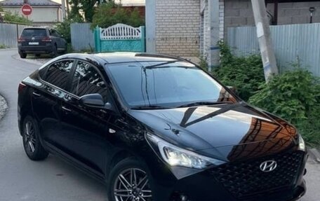 Hyundai Solaris II рестайлинг, 2021 год, 1 555 555 рублей, 1 фотография