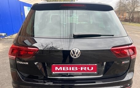 Volkswagen Tiguan II, 2018 год, 2 350 000 рублей, 3 фотография
