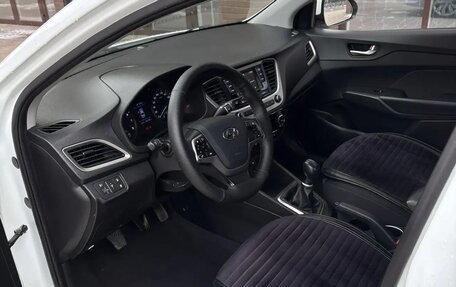 Hyundai Solaris II рестайлинг, 2018 год, 1 050 000 рублей, 8 фотография