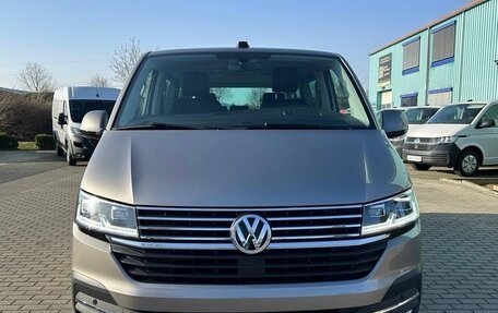 Volkswagen Multivan T6 рестайлинг, 2022 год, 4 150 000 рублей, 2 фотография