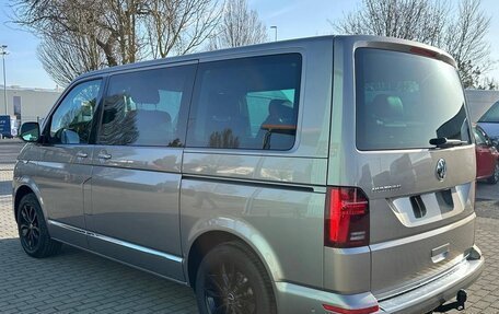 Volkswagen Multivan T6 рестайлинг, 2022 год, 4 150 000 рублей, 6 фотография