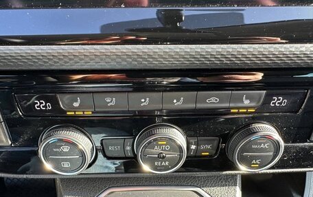 Volkswagen Multivan T6 рестайлинг, 2022 год, 4 150 000 рублей, 12 фотография