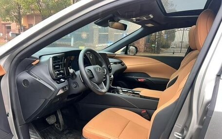 Lexus RX IV рестайлинг, 2024 год, 6 890 000 рублей, 6 фотография