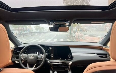 Lexus RX IV рестайлинг, 2024 год, 6 890 000 рублей, 7 фотография