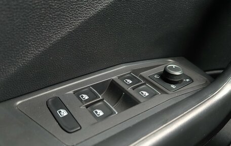 Volkswagen T-Roc I, 2019 год, 1 990 000 рублей, 20 фотография