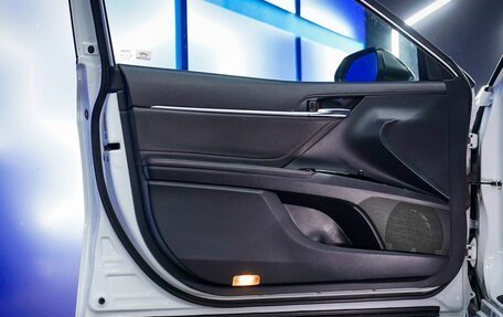 Toyota Camry, 2021 год, 3 370 000 рублей, 15 фотография