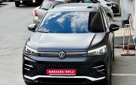 Volkswagen Tiguan, 2024 год, 4 350 000 рублей, 13 фотография