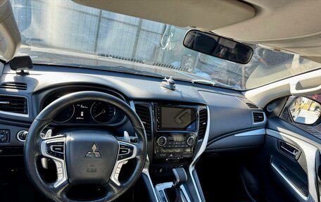 Mitsubishi Pajero Sport III рестайлинг, 2019 год, 2 500 000 рублей, 6 фотография