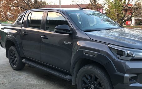 Toyota Hilux VIII, 2022 год, 6 100 000 рублей, 2 фотография