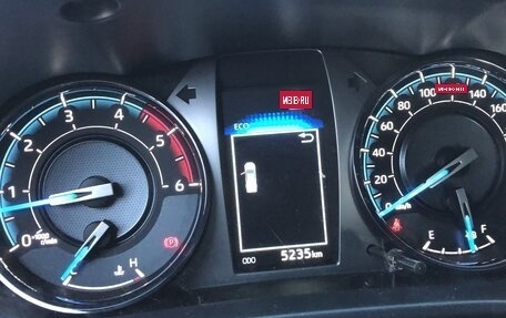 Toyota Hilux VIII, 2022 год, 6 100 000 рублей, 8 фотография