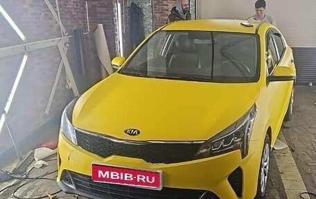 KIA Rio IV, 2021 год, 880 000 рублей, 1 фотография
