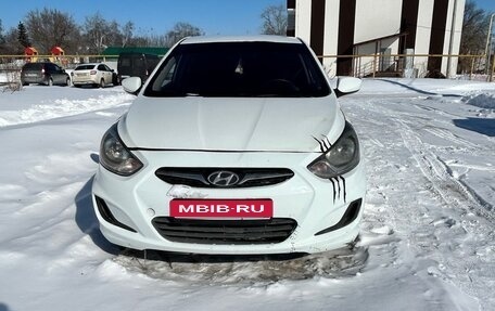 Hyundai Solaris II рестайлинг, 2011 год, 555 000 рублей, 1 фотография