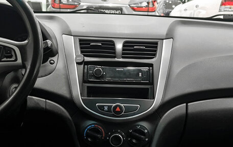 Hyundai Solaris II рестайлинг, 2011 год, 550 000 рублей, 18 фотография