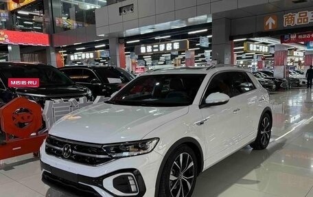 Volkswagen T-Roc I, 2024 год, 1 630 000 рублей, 3 фотография