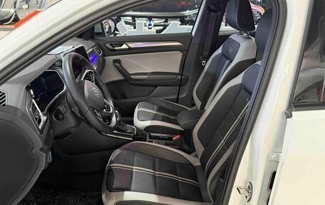 Volkswagen T-Roc I, 2024 год, 1 630 000 рублей, 6 фотография