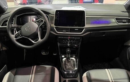 Volkswagen T-Roc I, 2024 год, 1 630 000 рублей, 7 фотография