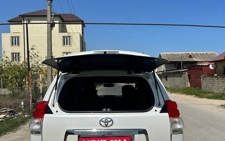 Toyota Land Cruiser Prado 150 рестайлинг 2, 2011 год, 3 200 000 рублей, 3 фотография