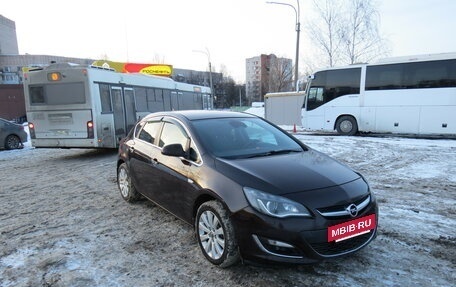 Opel Astra J, 2014 год, 670 000 рублей, 2 фотография