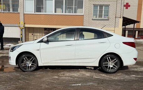 Hyundai Solaris II рестайлинг, 2015 год, 925 000 рублей, 3 фотография