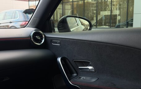 Mercedes-Benz A-Класс, 2019 год, 2 650 000 рублей, 10 фотография