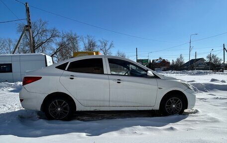 Hyundai Solaris II рестайлинг, 2011 год, 555 000 рублей, 3 фотография