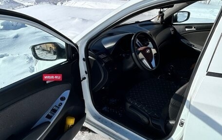 Hyundai Solaris II рестайлинг, 2011 год, 555 000 рублей, 4 фотография