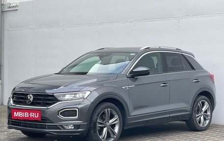 Volkswagen T-Roc I, 2023 год, 1 840 000 рублей, 2 фотография