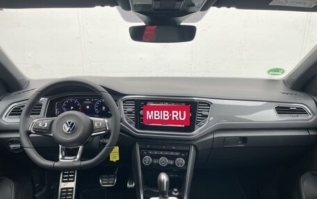 Volkswagen T-Roc I, 2023 год, 1 840 000 рублей, 6 фотография