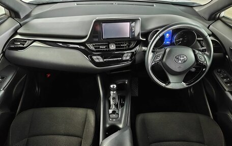 Toyota C-HR I рестайлинг, 2019 год, 1 870 000 рублей, 11 фотография