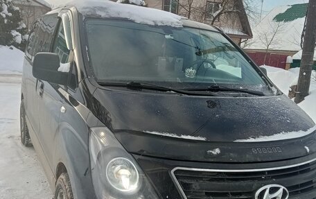 Hyundai H-1 II рестайлинг, 2013 год, 2 500 000 рублей, 3 фотография