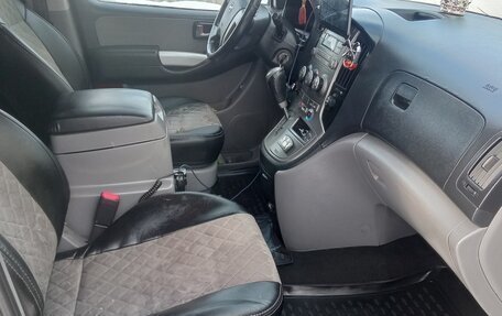 Hyundai H-1 II рестайлинг, 2013 год, 2 500 000 рублей, 7 фотография